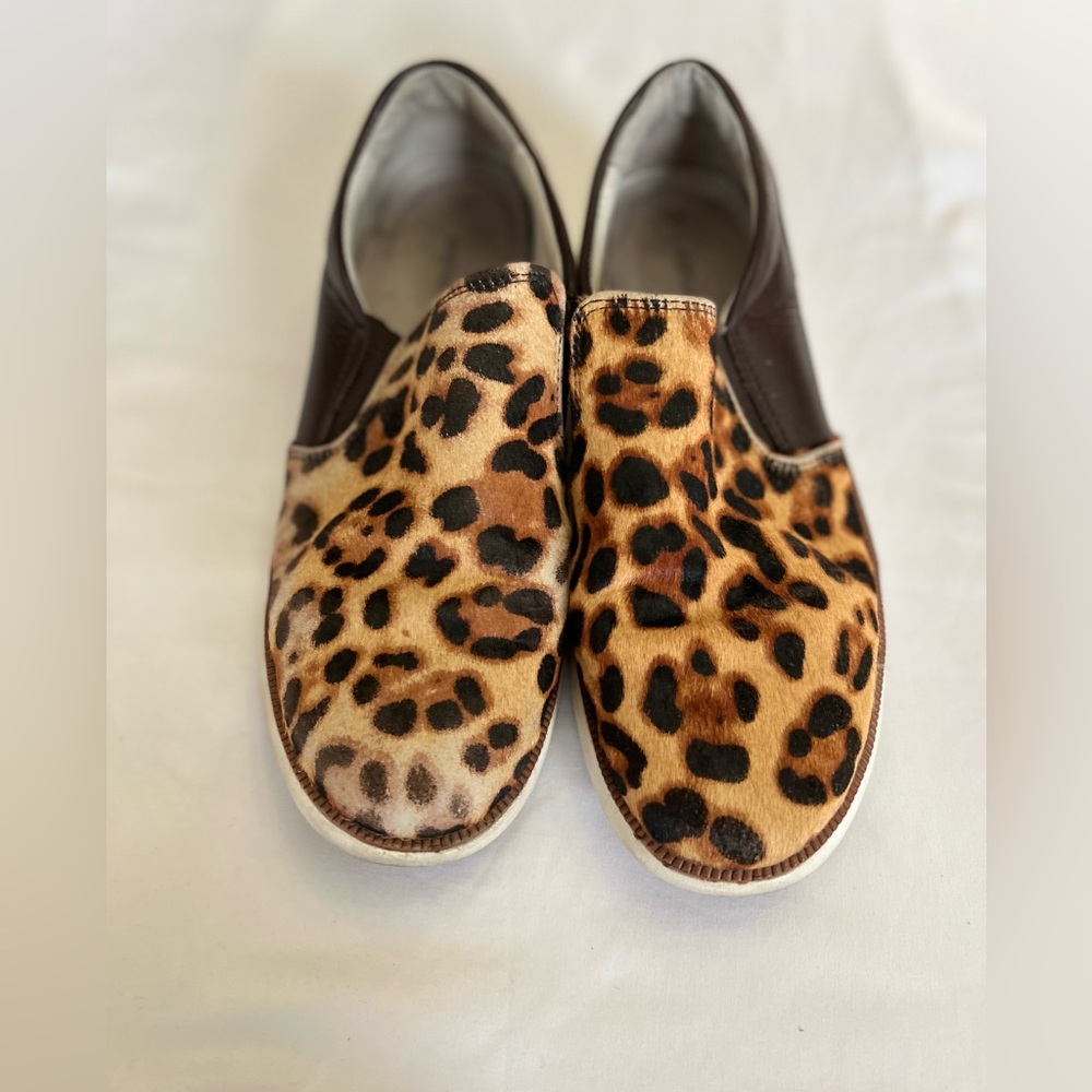 Johnston & Murphy women slip in leopard print sneakers size 7